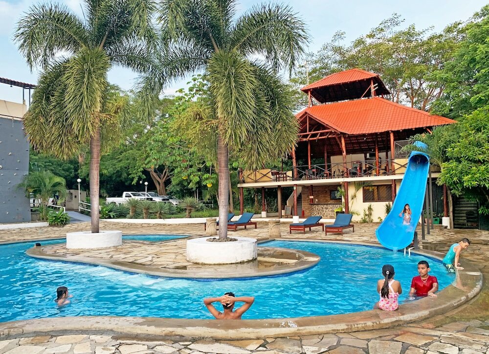 Фото Surf Ranch Hotel & Resort