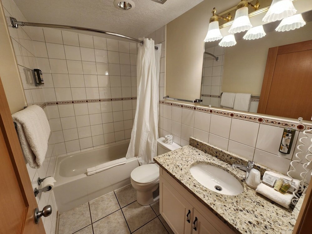 Фото Aspen Village Inn