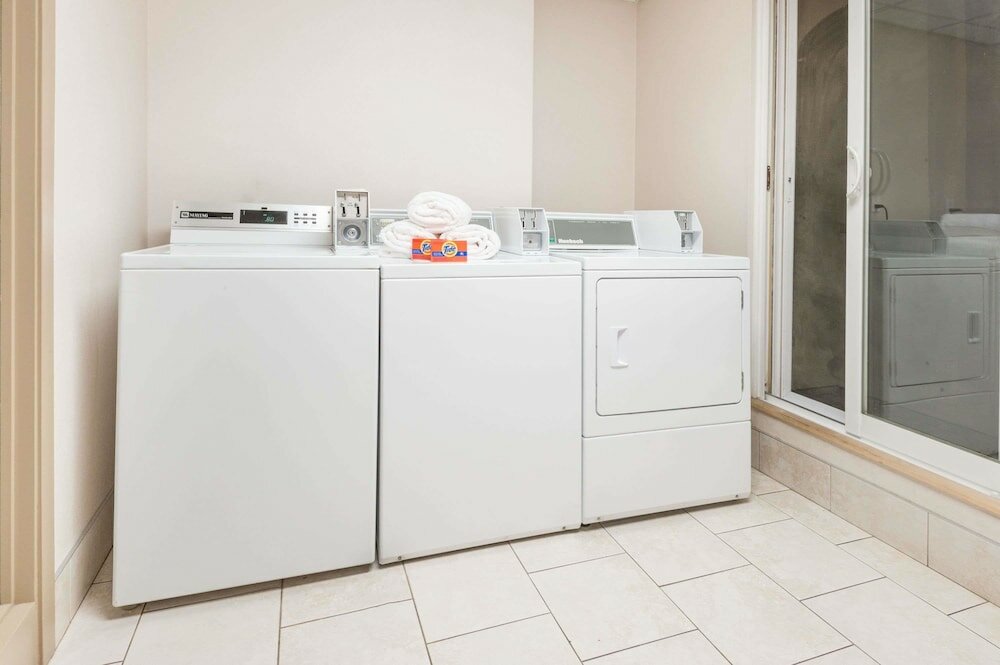 Фото Ramada by Wyndham Edmonton South