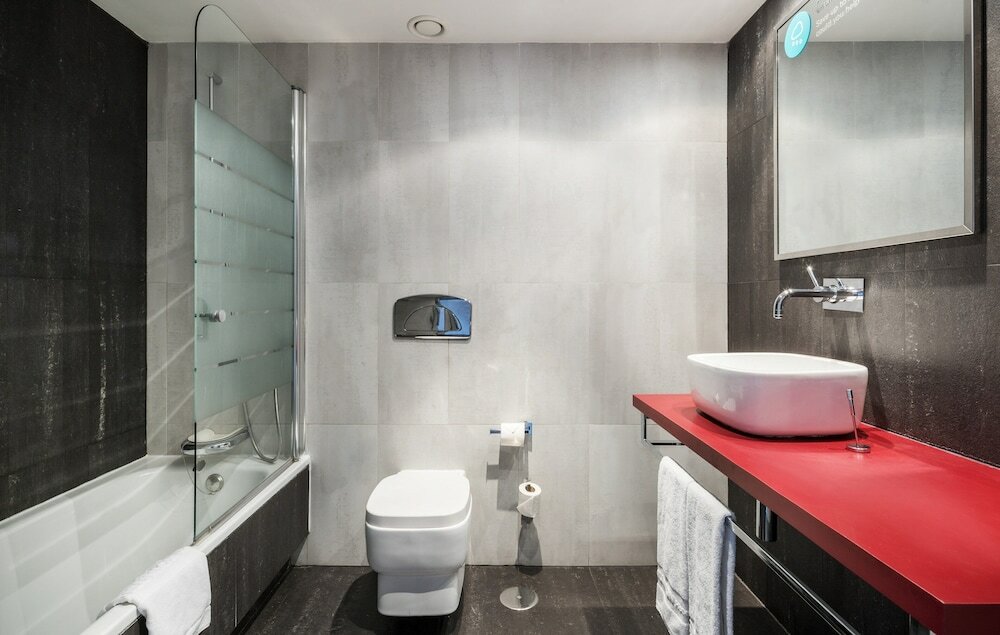 Фото Hotel Ilunion Suites Madrid