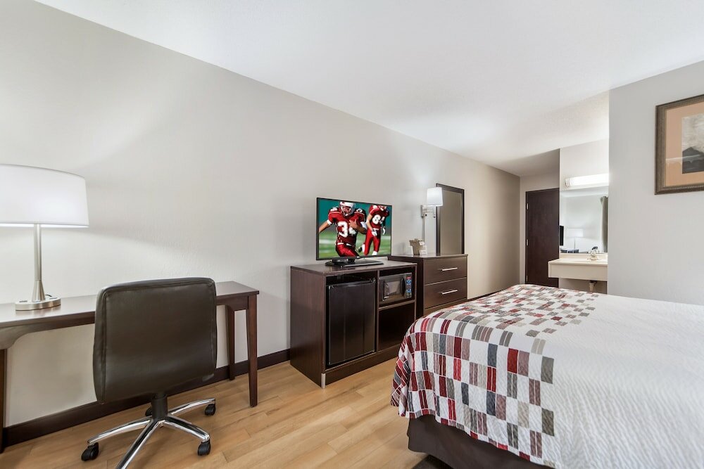 Фото Red Roof Inn & Suites Omaha - Council Bluffs