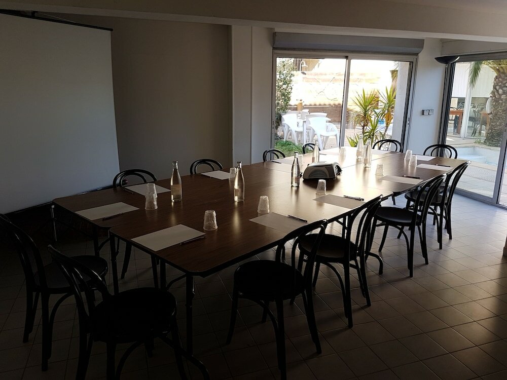 Фото Adonis Arc Hôtel Aix