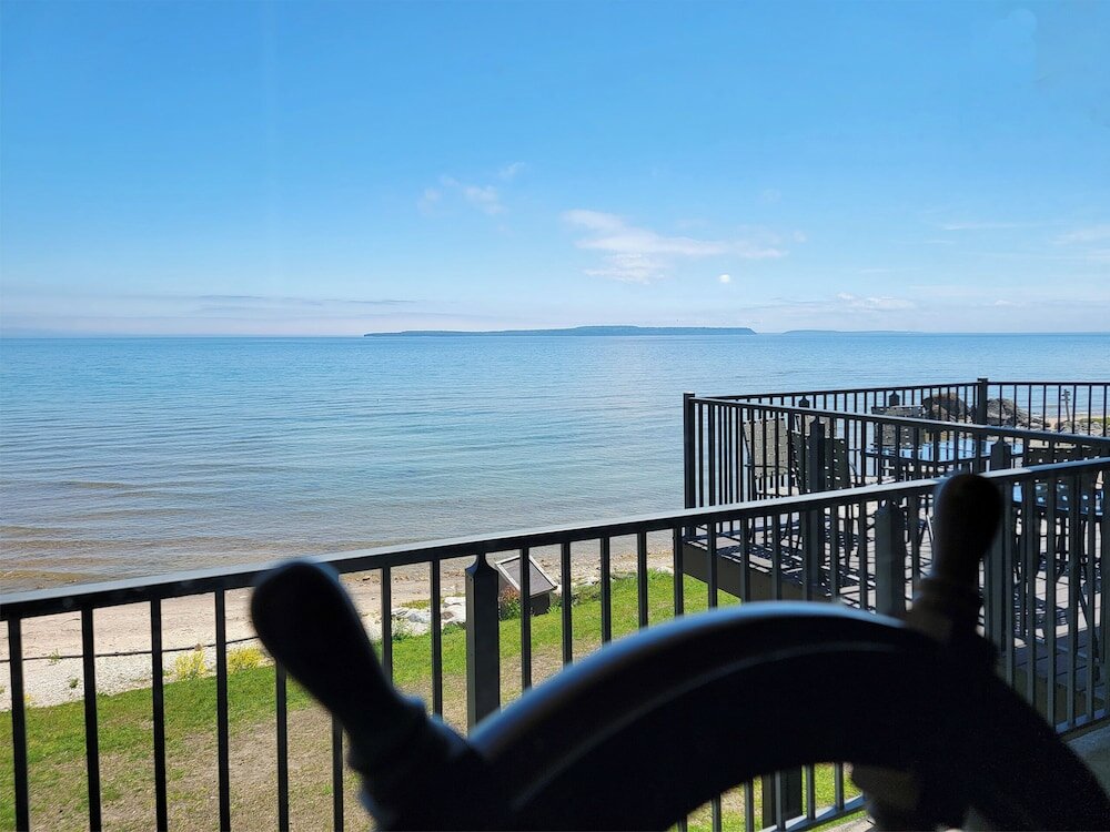 Фото Bavarian Haus Lakefront Inn