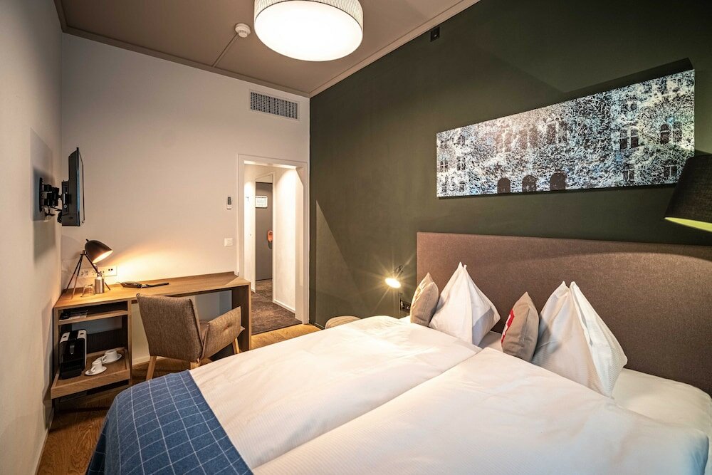 Фото Hotel Bären Am Bundesplatz