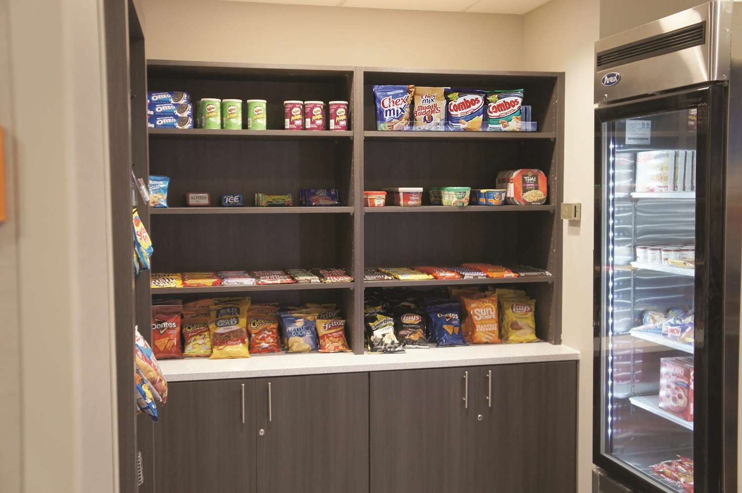 Фото La Quinta Inn & Suites by Wyndham Wichita Airport