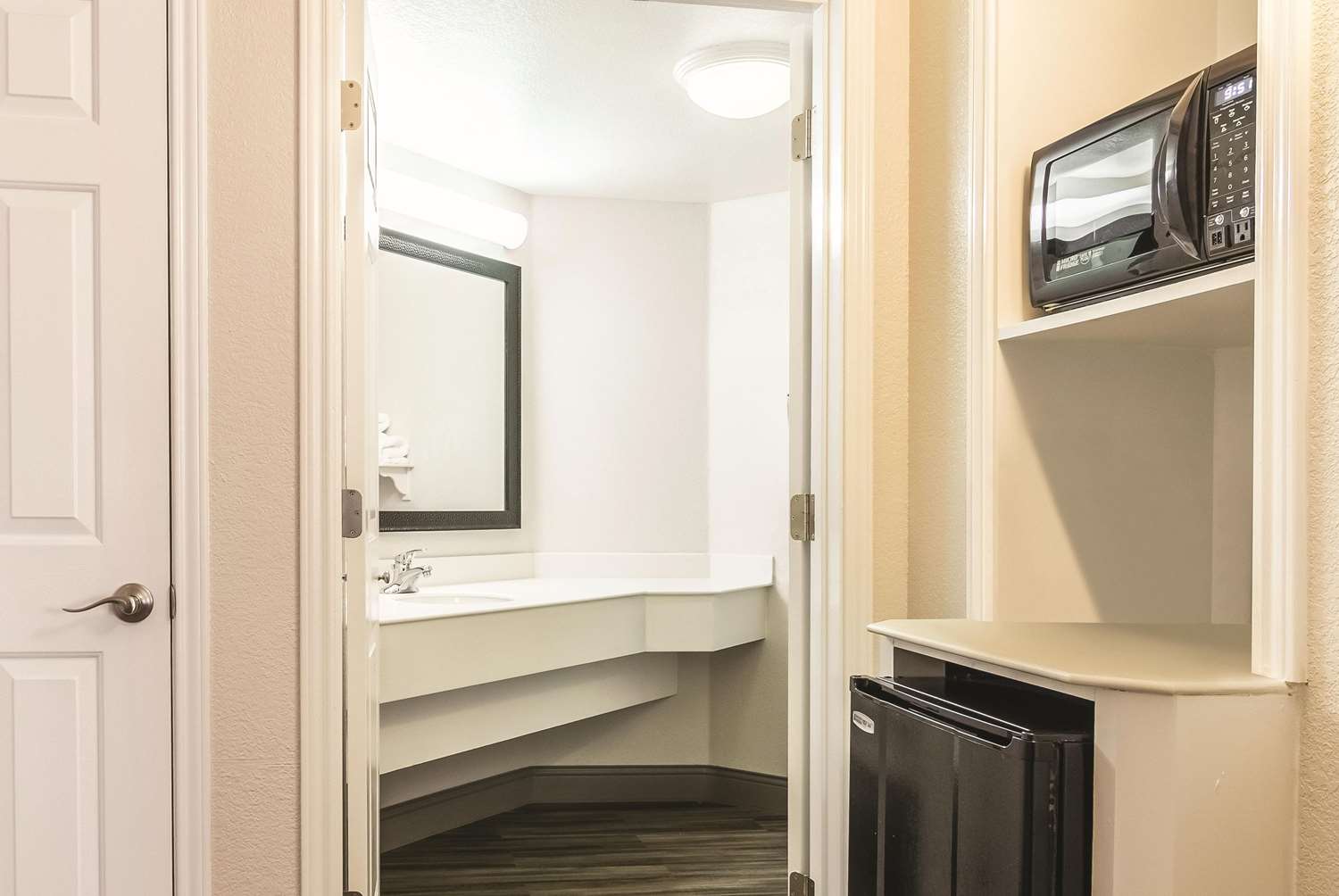 Фото La Quinta Inn & Suites by Wyndham Orlando Airport North