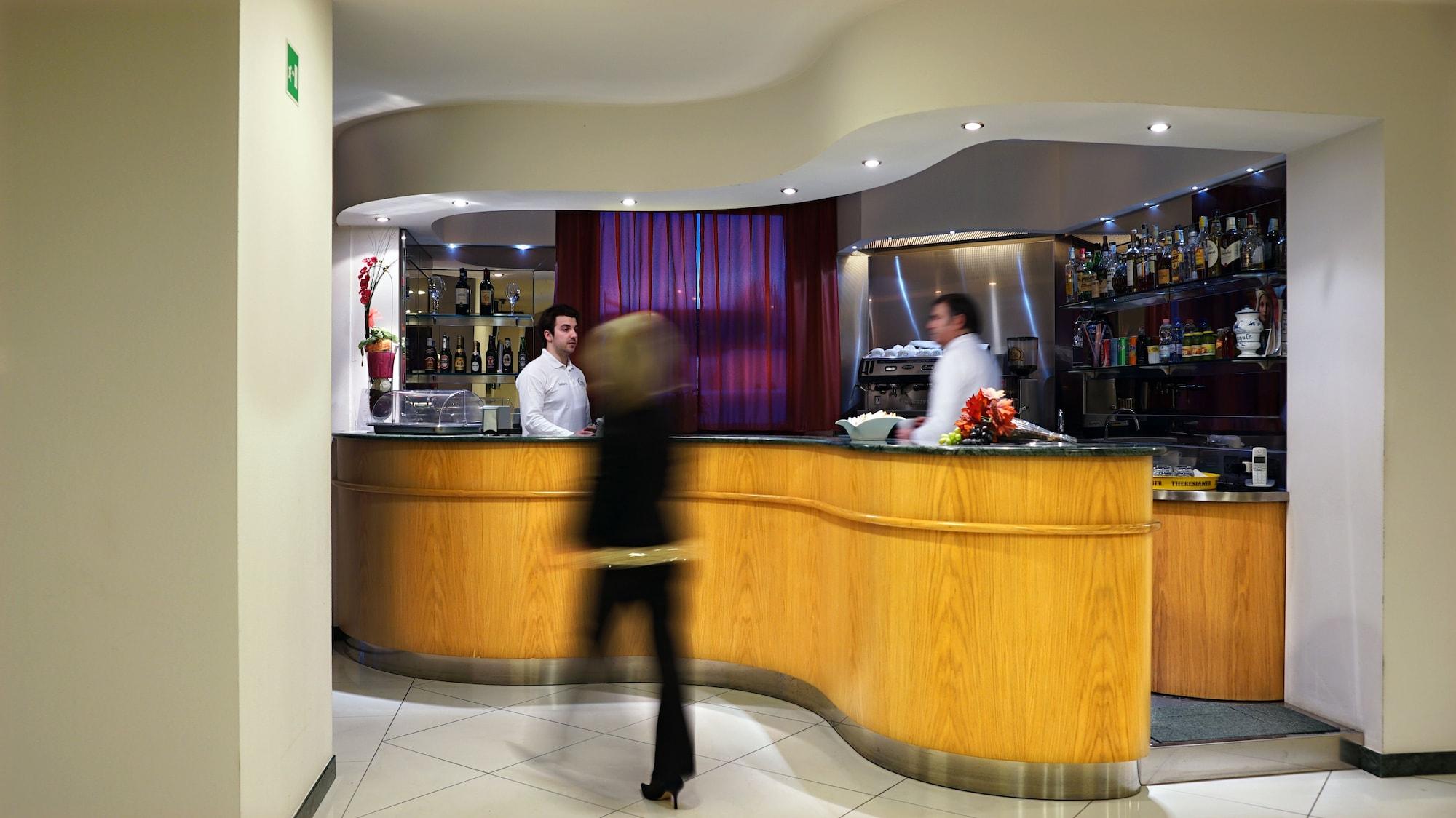 Фото Garden Hotel