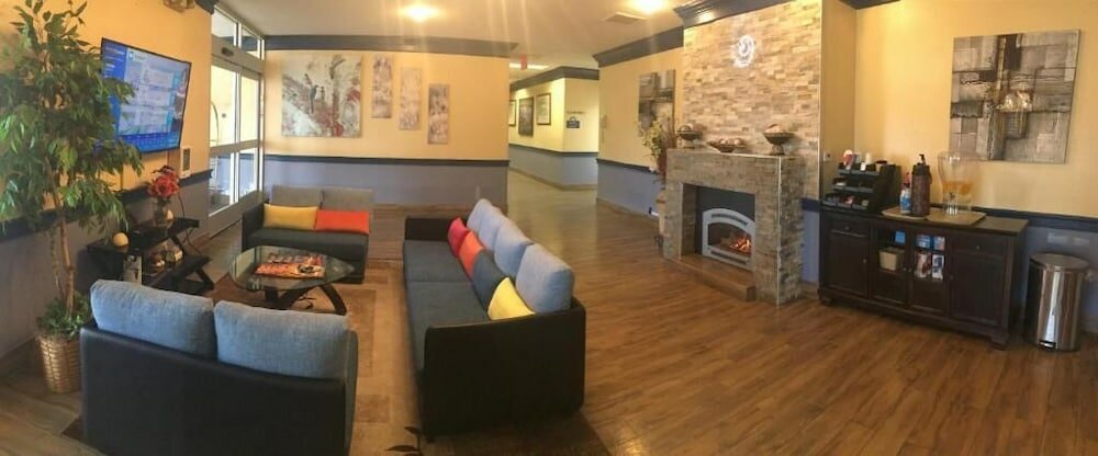 Фото Days Hotel & Conference Center by Wyndham Danville