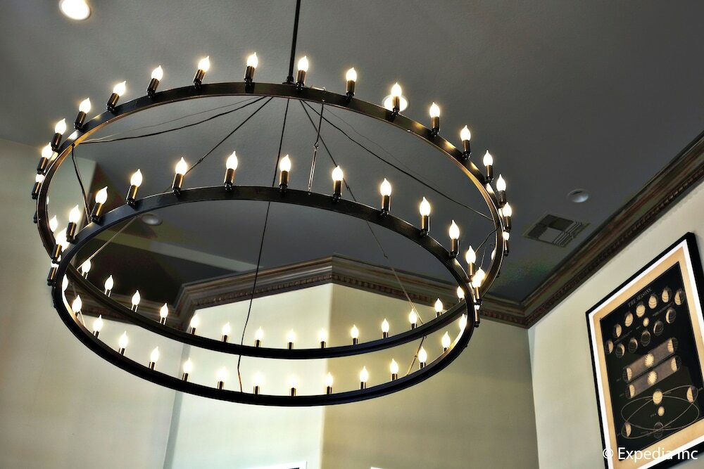 Фото Anaheim Camelot Inn & Suites