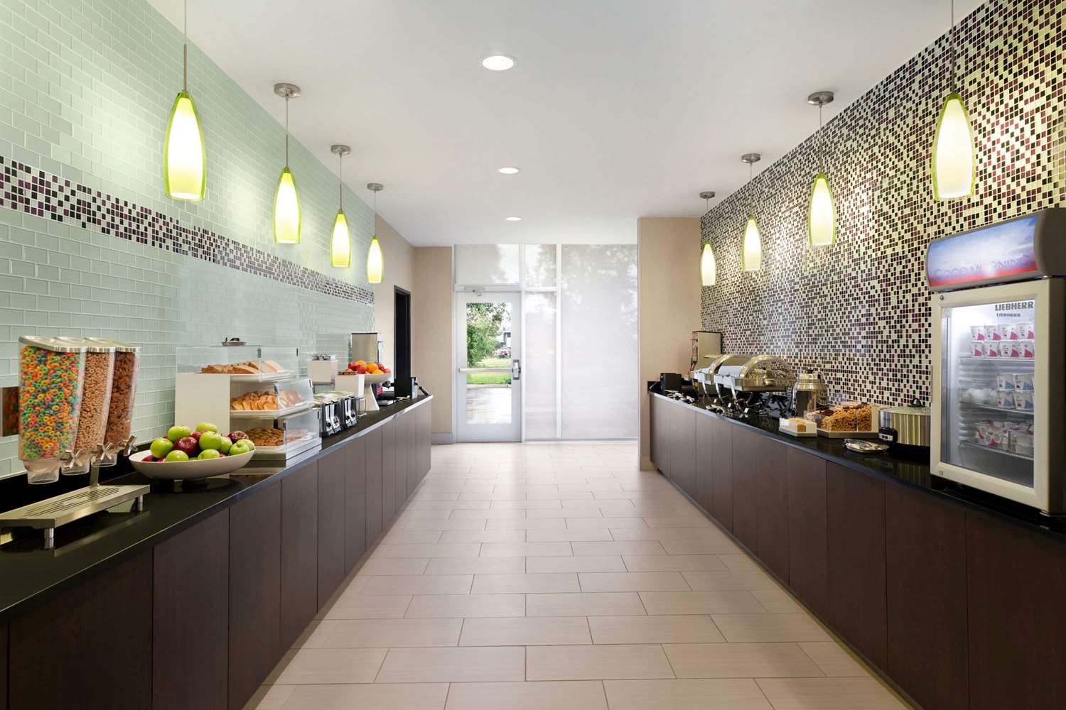 Фото La Quinta Inn & Suites by Wyndham Burlington