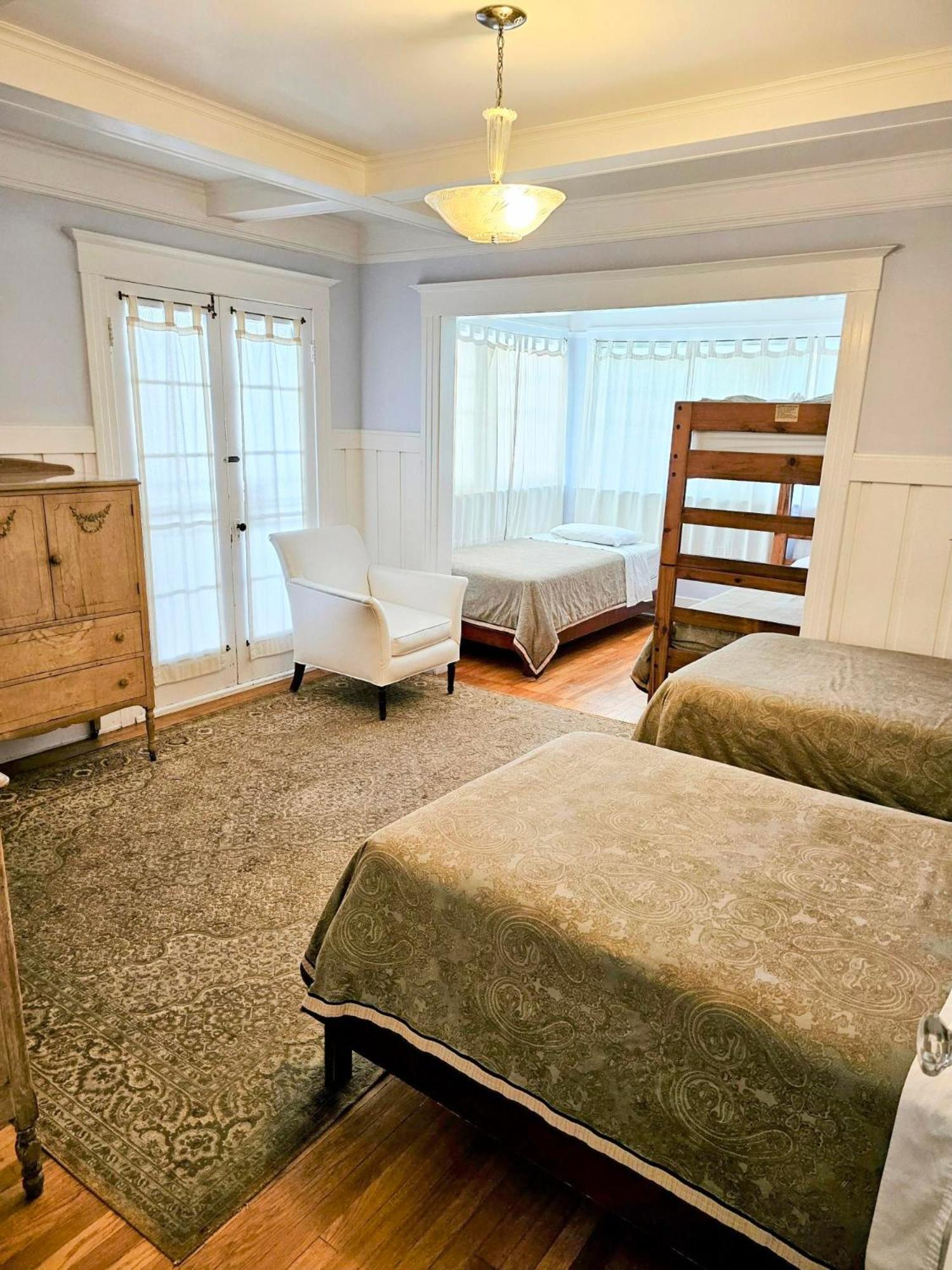 Фото Orange Drive Hostel