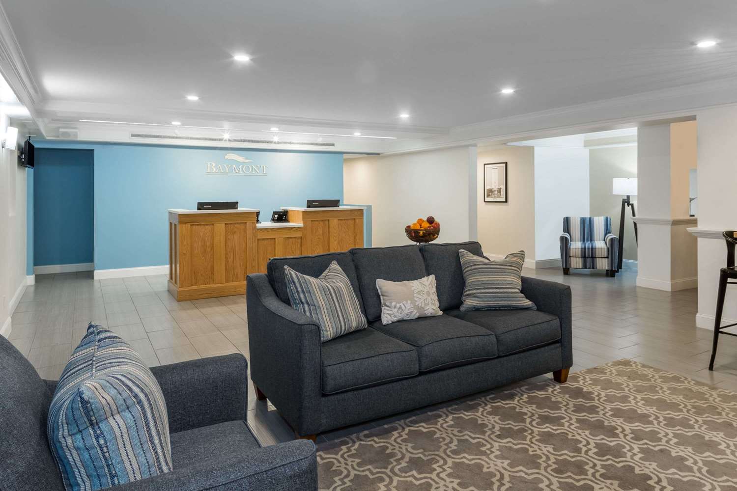 Фото Casa Bella Inn & Suites