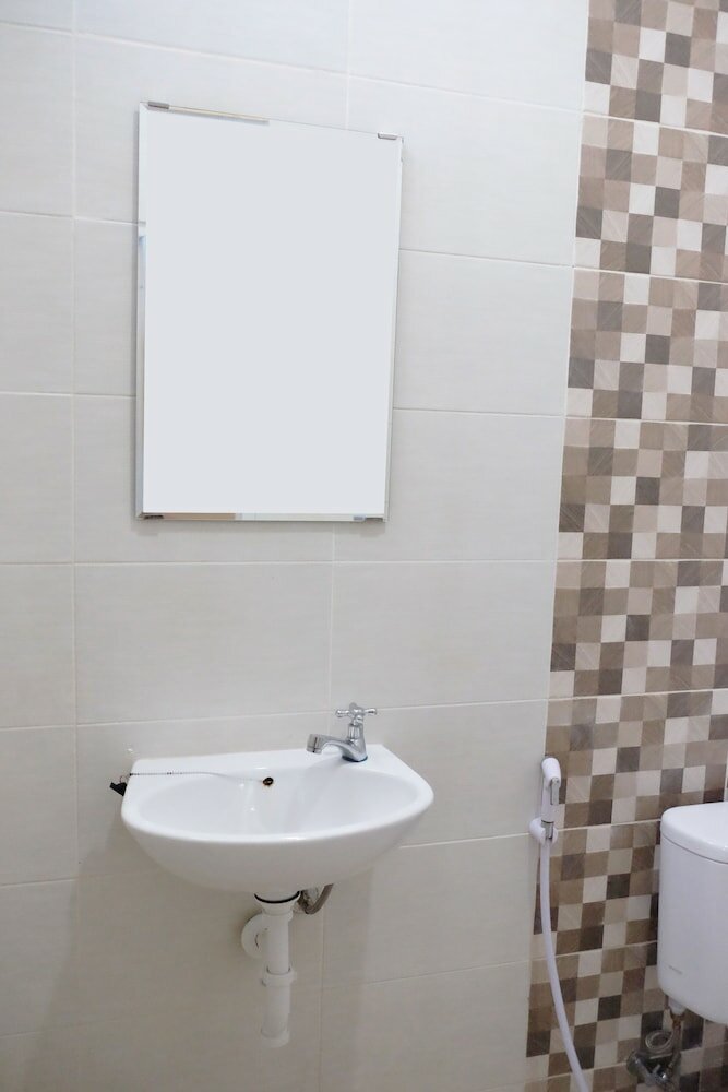 Фото Airy Bandara Ahmad Yani Anjasmoro Raya 74 Semarang