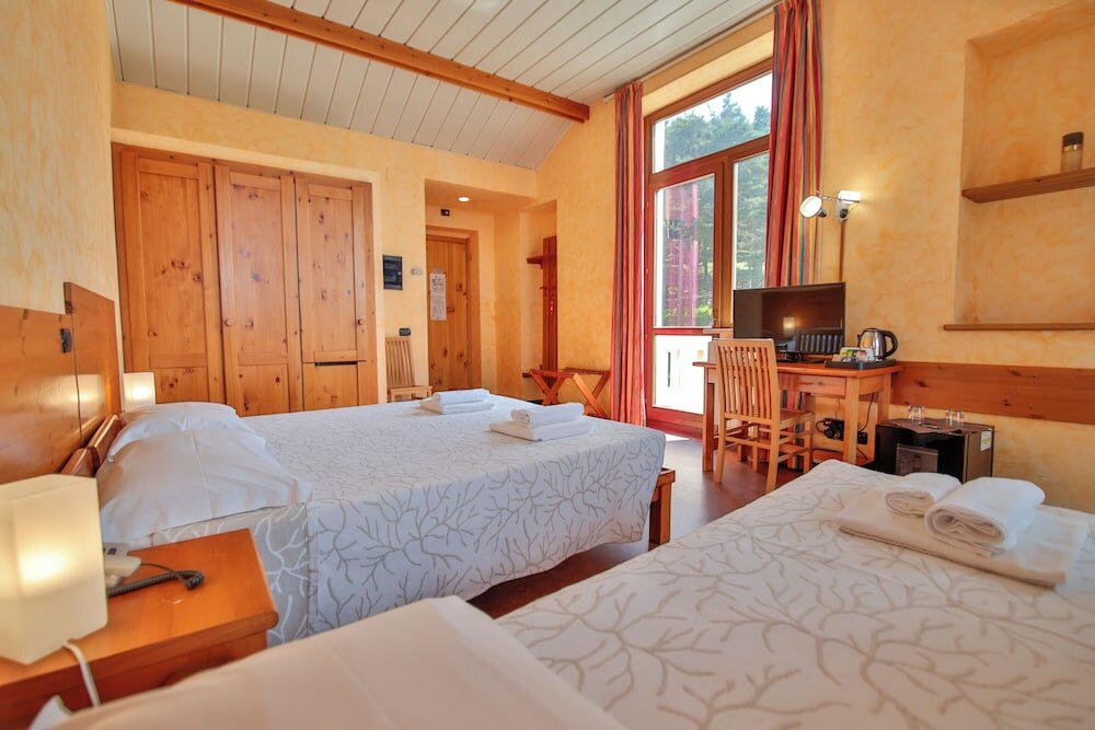 Фото Pràcatinat Hotel & Restaurant