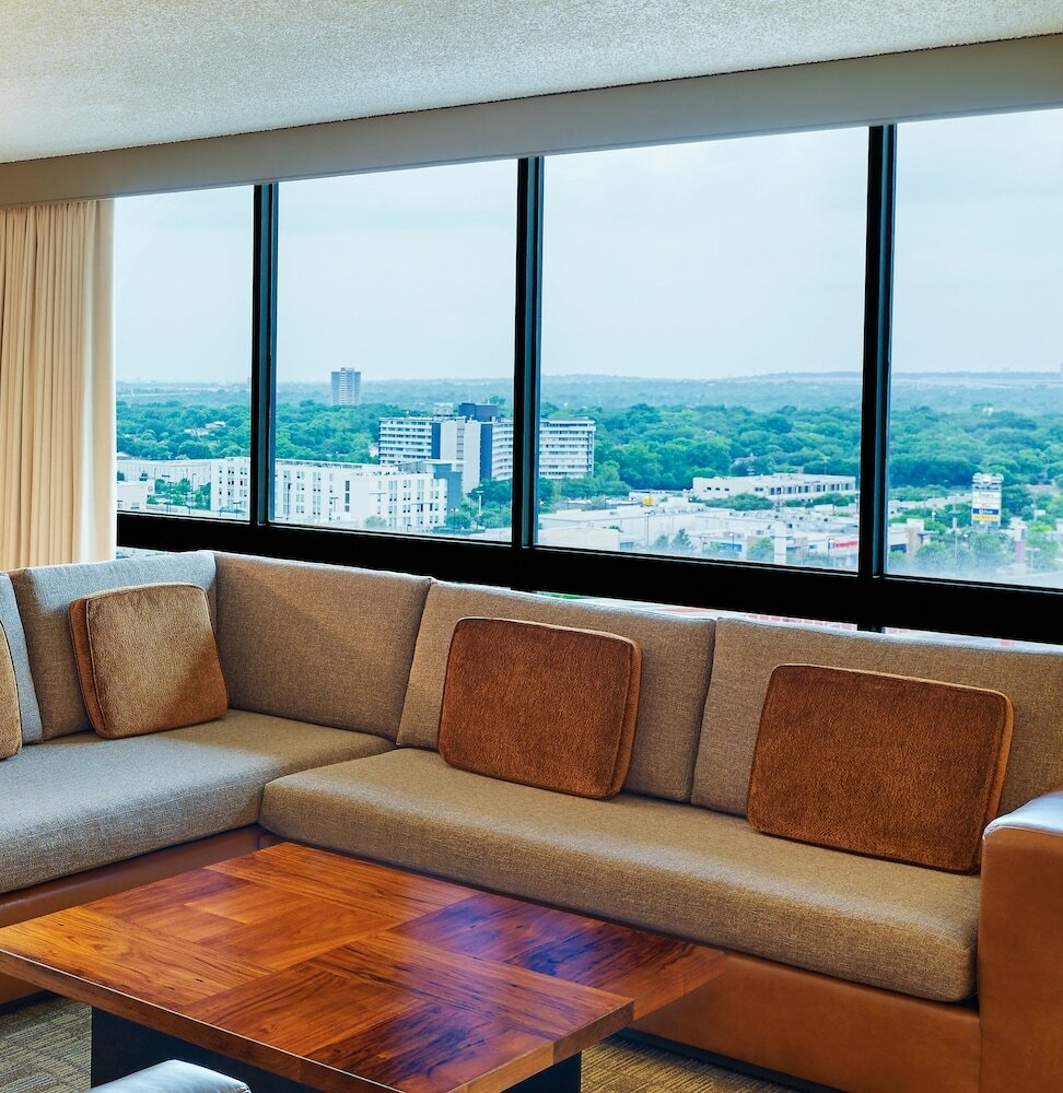 Фото DoubleTree by Hilton San Antonio Airport