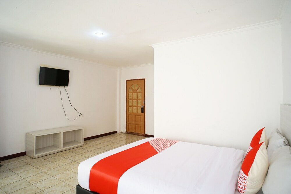 Фото Capital O 2885 Hemra Hotel