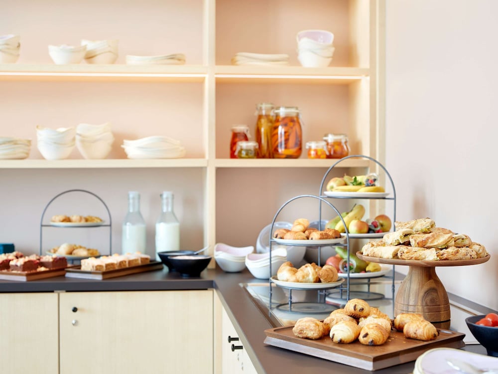 Фото Novotel Hamburg Central Station