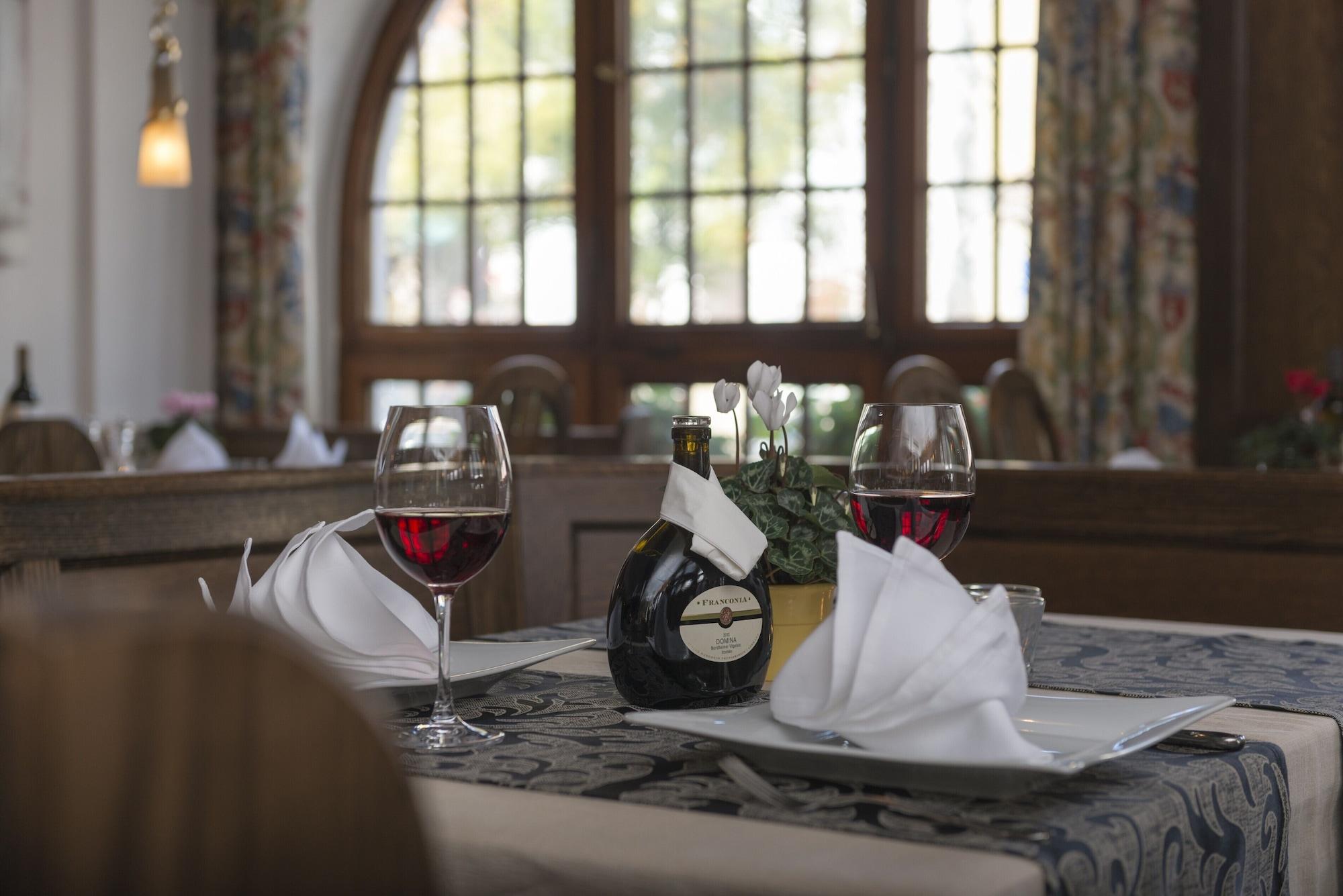 Фото Hotel Gasthof Zum Storch