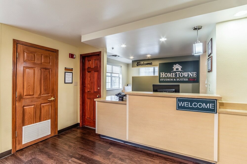 Фото HomeTowne Studios & Suites by Red Roof Columbia