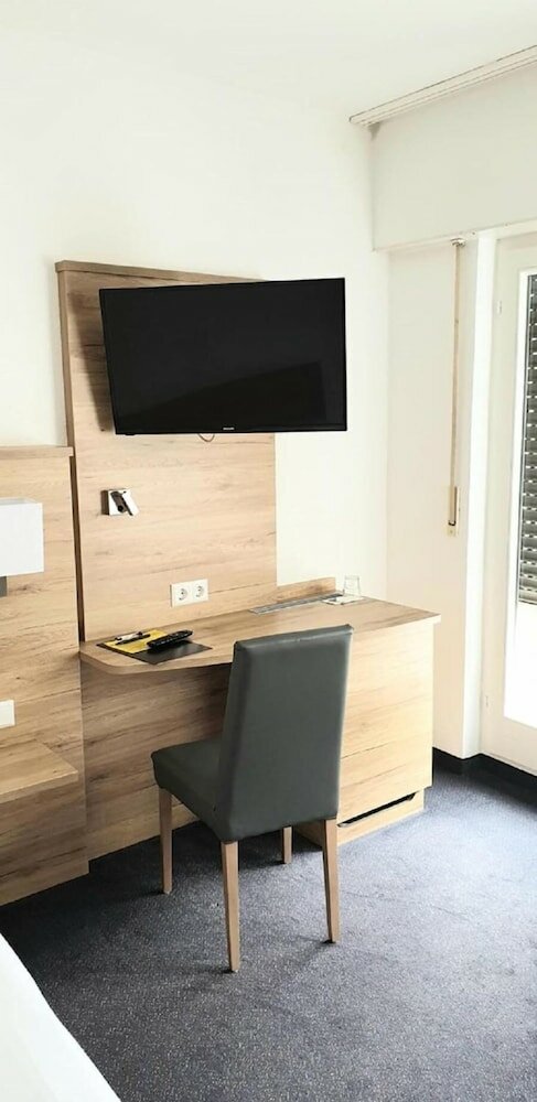 Фото Lilton Hotel Zuffenhausen