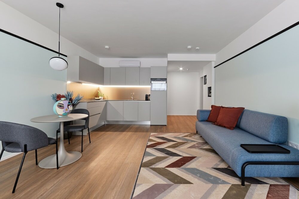 Фото The Amberlyn Suite Hotel