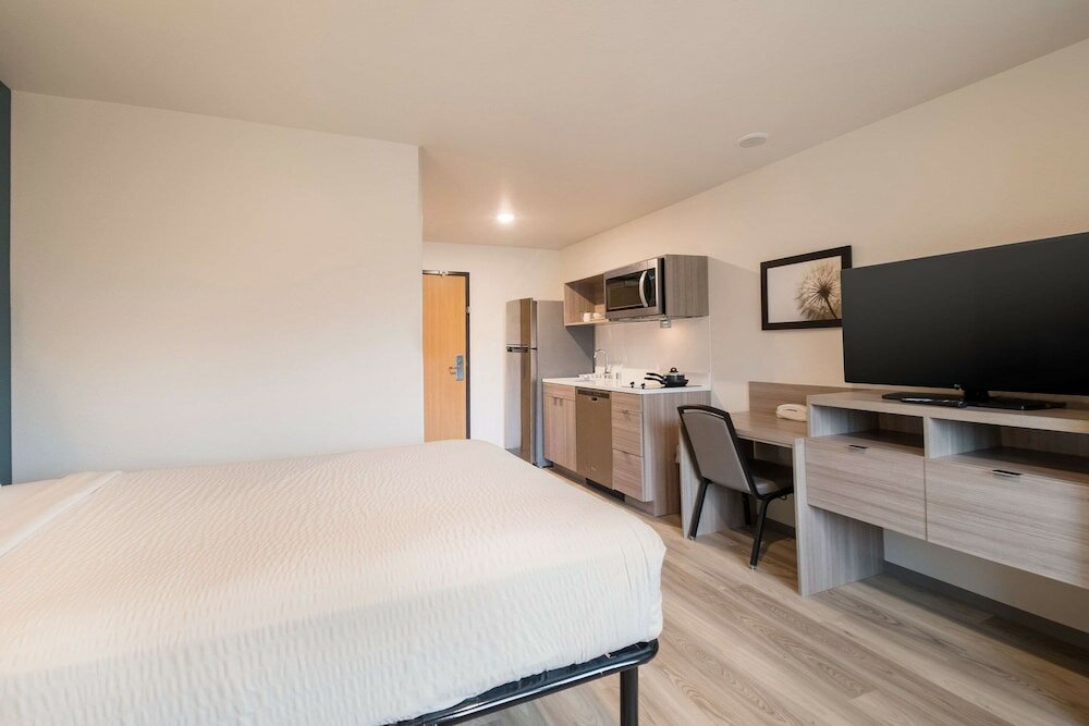 Фото WoodSpring Suites Portland Vancouver