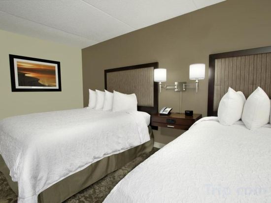 Фото Hampton Inn & Suites Rockville Centre