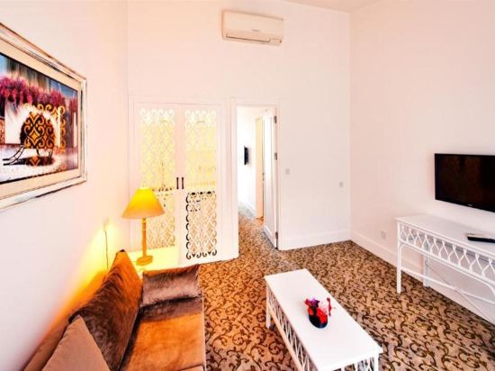 Фото The Olive Tree Hotel