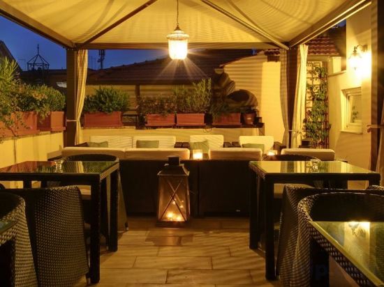 Фото The B Place Hotel