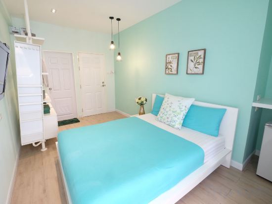 Фото Sea Sand Trees