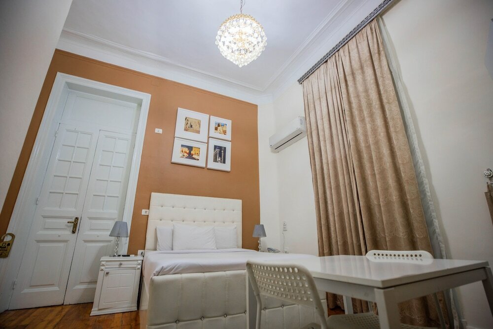 Фото The Square Boutique Hotel