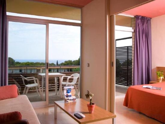 Фото Aparthotel Comtat Sant Jordi