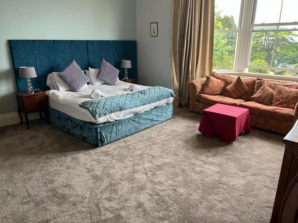 Фото Crofton House Hotel