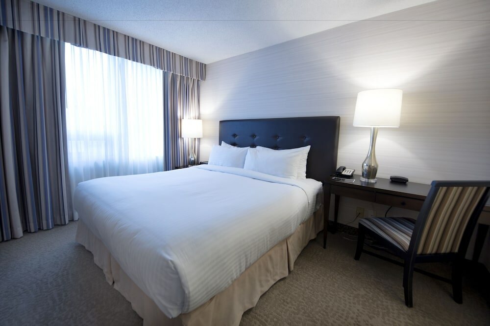 Фото Cambridge Suites Toronto
