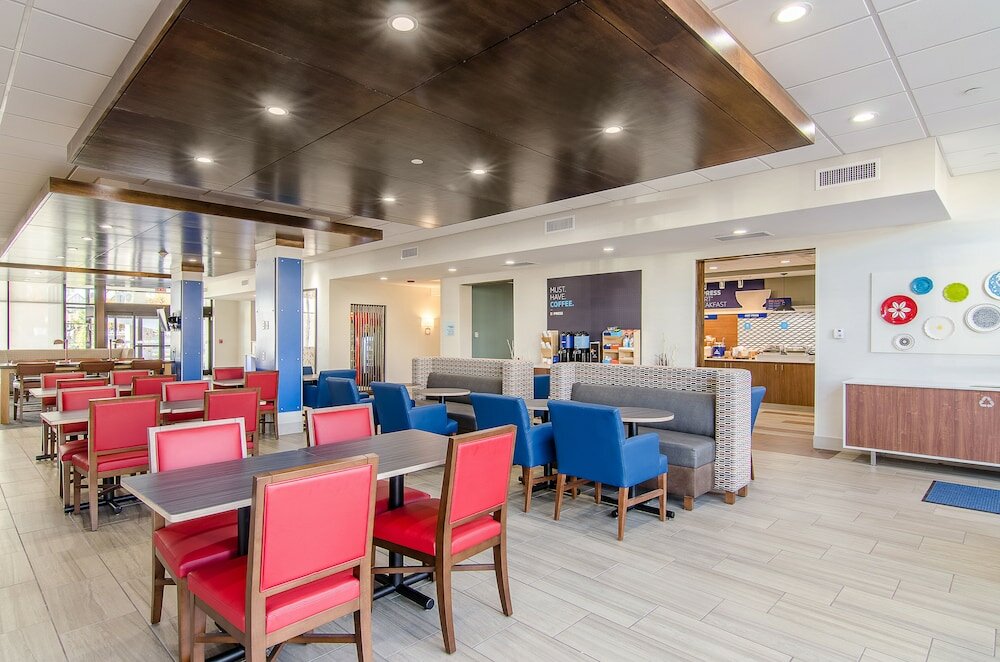 Фото Holiday Inn Express & Suites Atchison, an Ihg Hotel