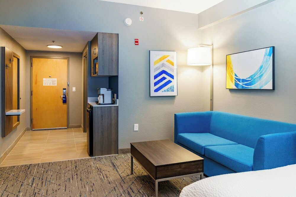 Фото Holiday Inn Express Hotel & Suites Raleigh Sw Nc State, an Ihg Hotel