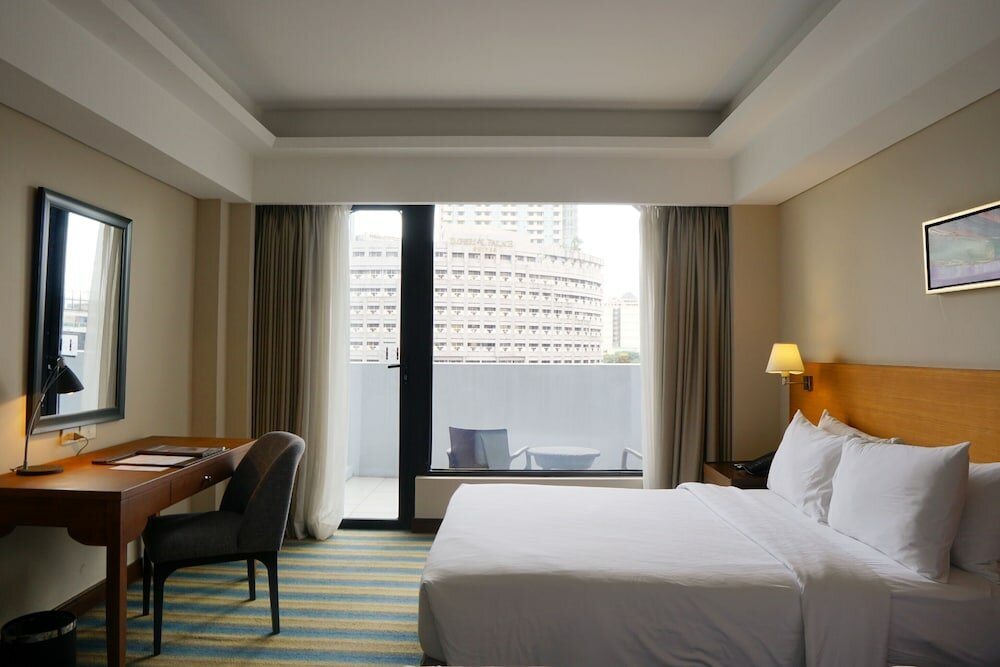 Фото Luxent Hotel