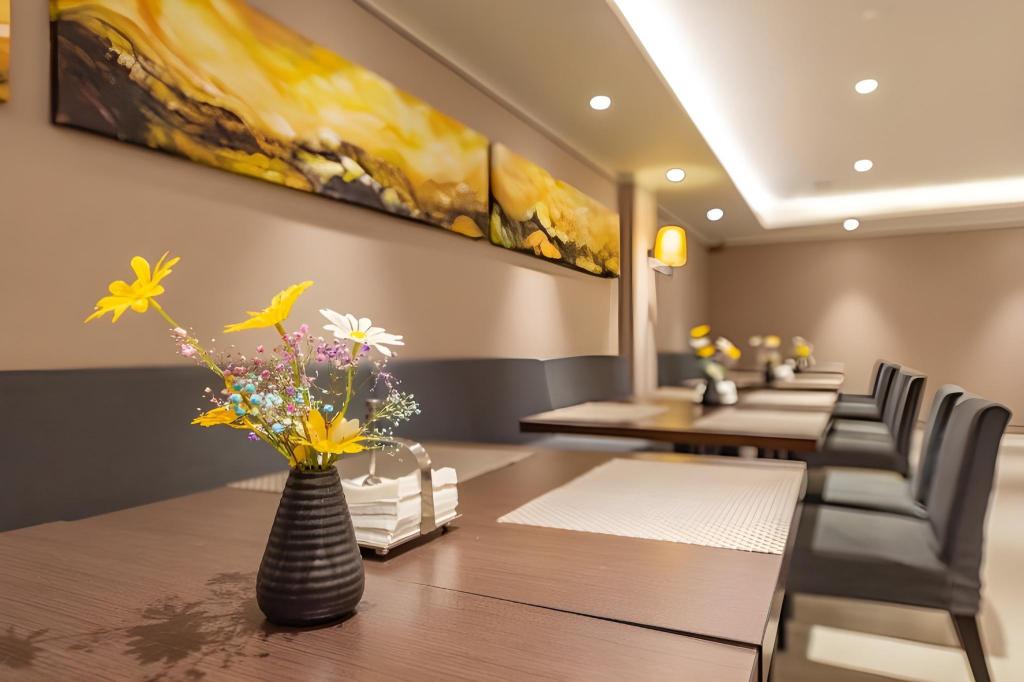 Фото Homeinn Plus Hotel (Beijing Guomao Heshenghui)