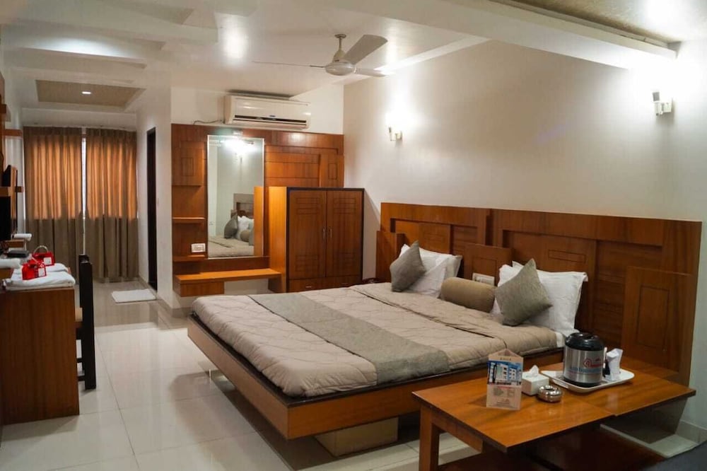 Фото Hotel Ambassador