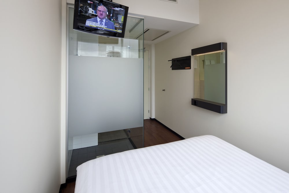 Фото EasyHotel Amsterdam City Centre South