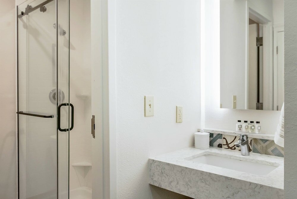 Фото St Charles Coach House, Ascend Hotel Collection