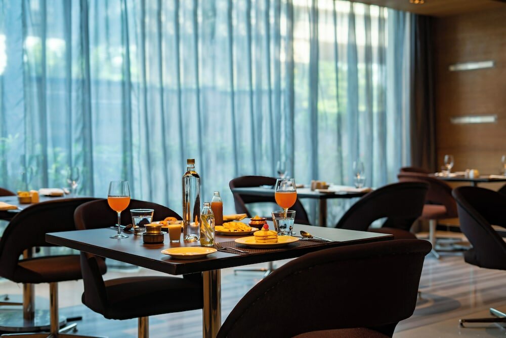 Фото Vivanta Hyderabad, Begumpet
