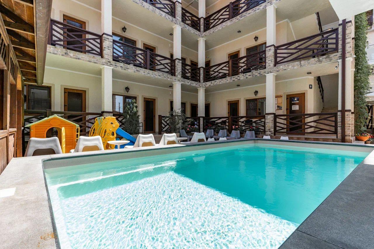 Фото отеля 1