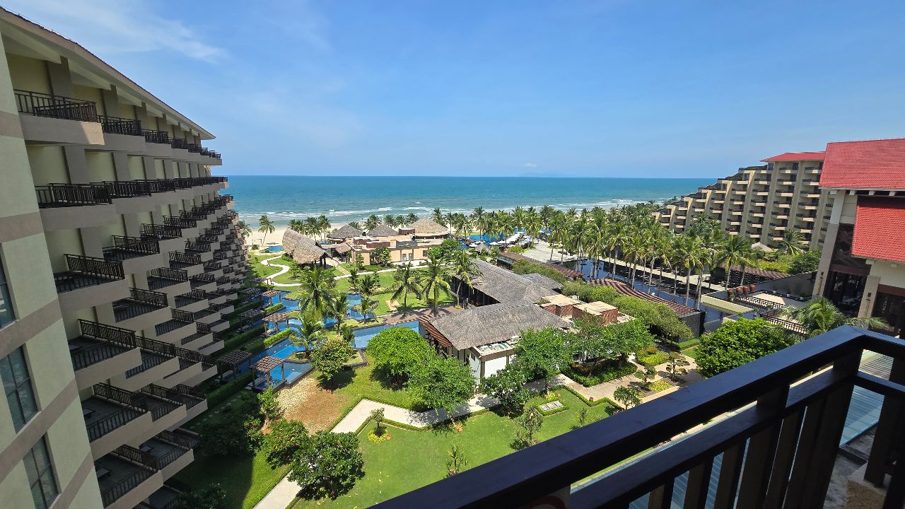 Фото Yarra Ocean Suites Danang
