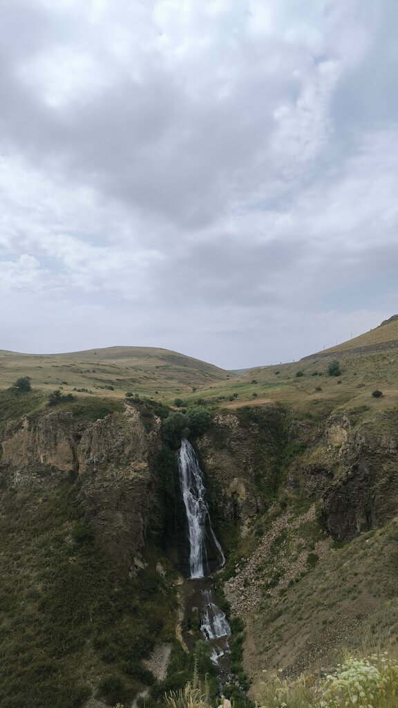 Landmark, attraction Susuz Water Flying Waterfall, Susuz, photo