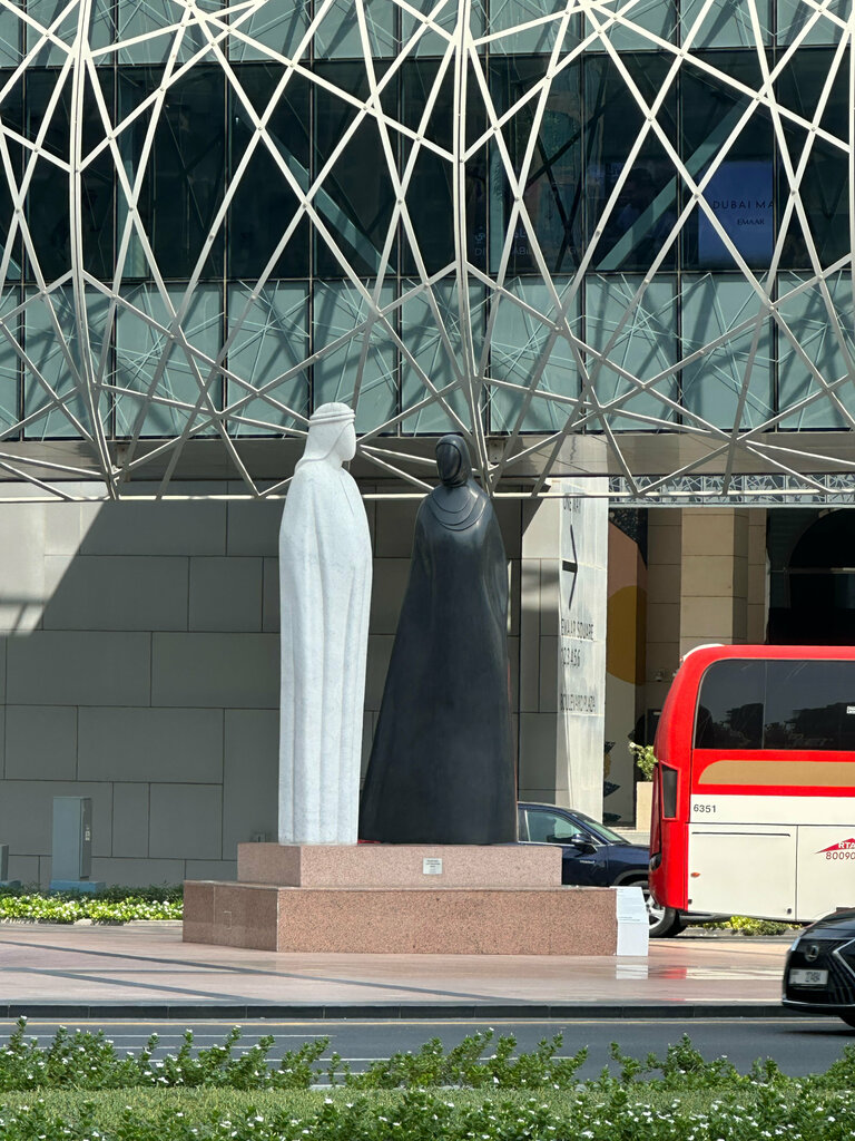 Genre sculpture Together, Dubai, photo