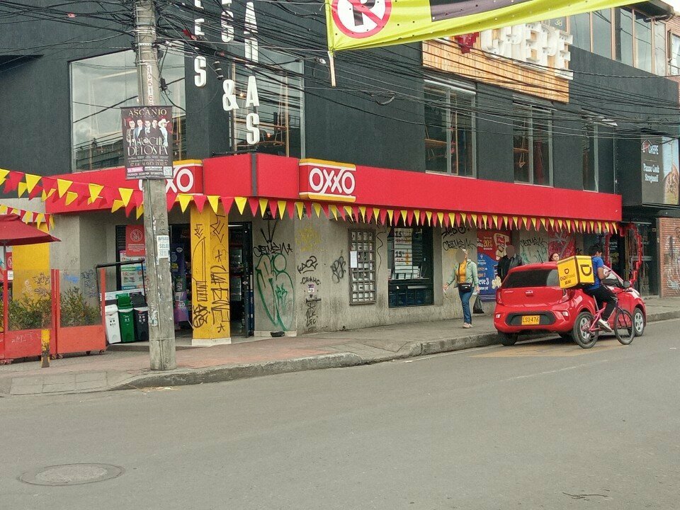 Convenience store Oxxo, Bogota, photo