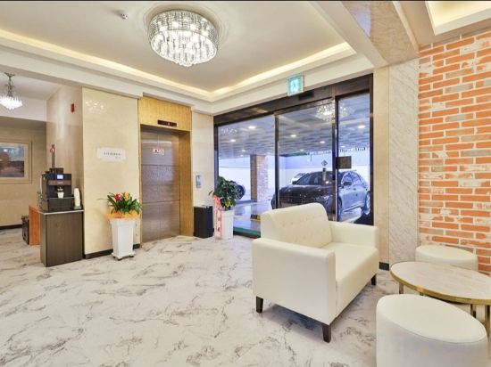 Фото Changwon Jinhae Almond Hotel