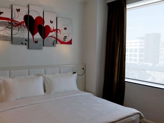 Фото Pine Garden Hotel