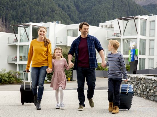 Фото Holiday Inn Express & Suites Queenstown, an Ihg Hotel